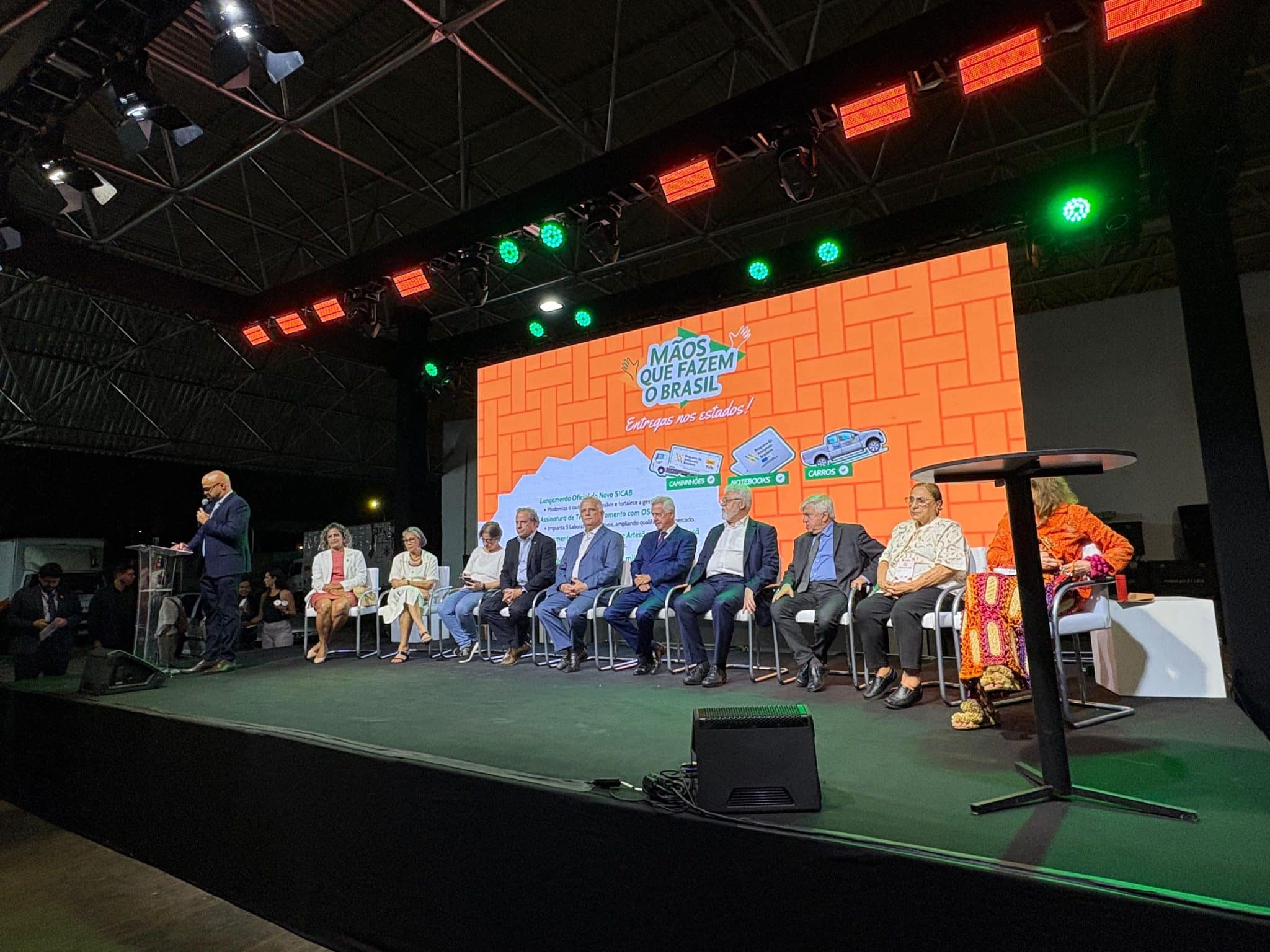 governo-recebe-caminhao-de-programa-nacional-que-beneficia-artesaos-de-roraima