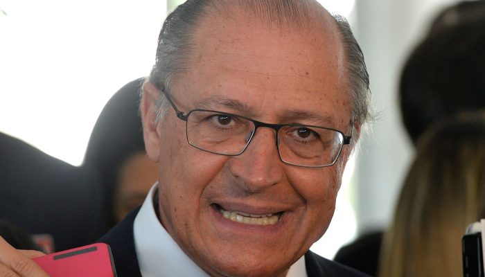 e-factoide-do-cla-bolsonaro-para-desviar-do-caso-master,-diz-alckmin