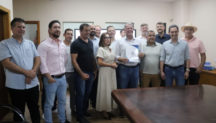 CAMPO LARGO ASSINA CONTRATO PARA REURBANIZAÇÃO DA RUA ALCEBÍADES AFFONSO GUIMARÃES